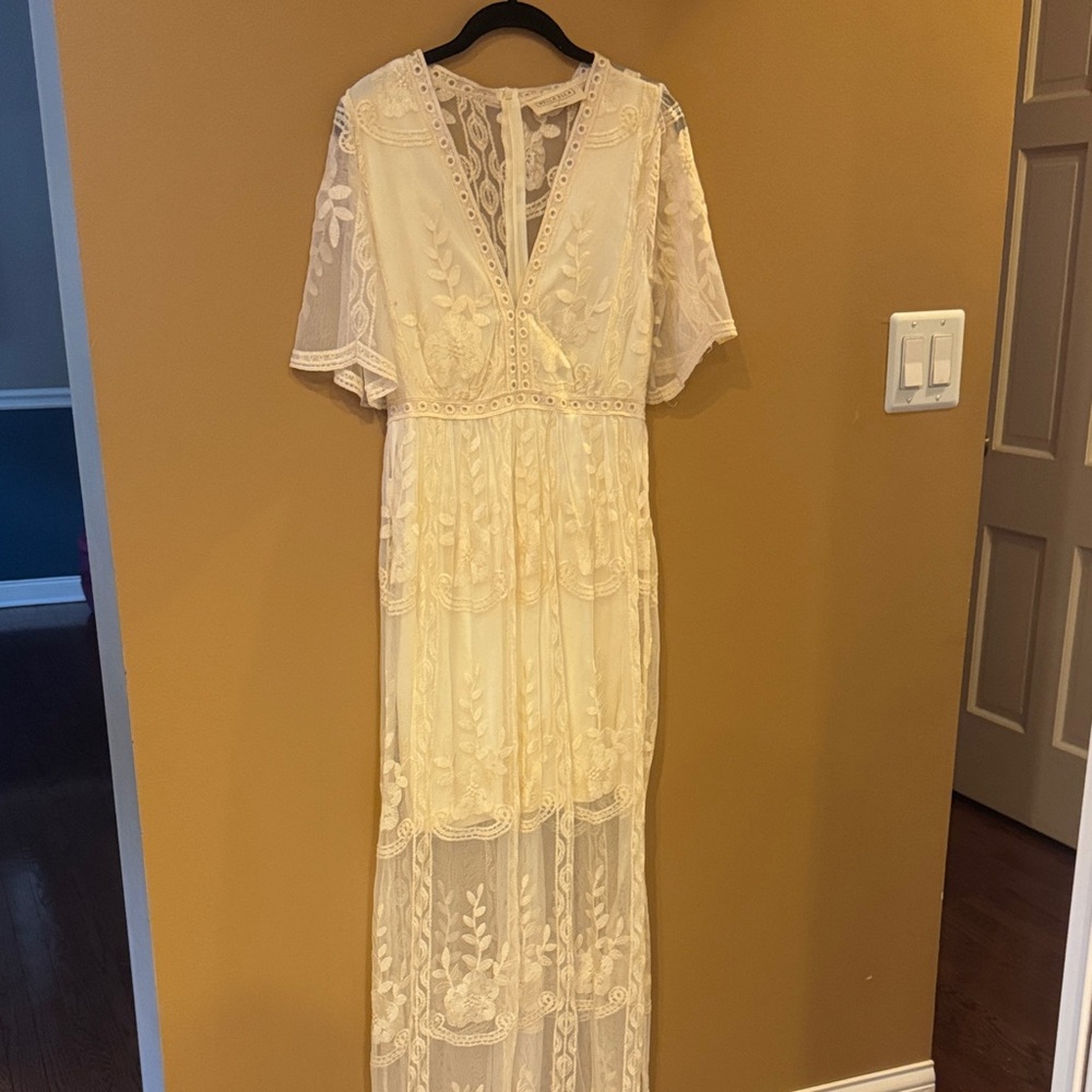 Elegant Lace Maxi Dress in Cream